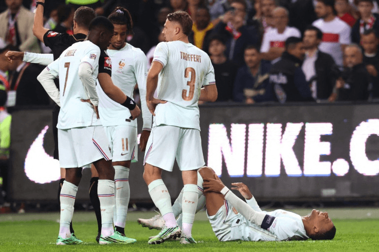 Real Madrid : Zinédine Zidane gives an update on Mbappé.