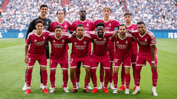 Deux joueurs du Real Madrid sifflés lors du match amical contre Schalke 04