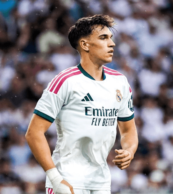 Carlos Espí Reacts to His Real Debut: "An Immense Pride"