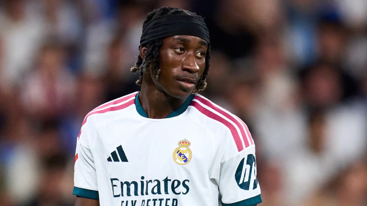 Yan Diomandé, ante un rompecabezas en el Real Madrid